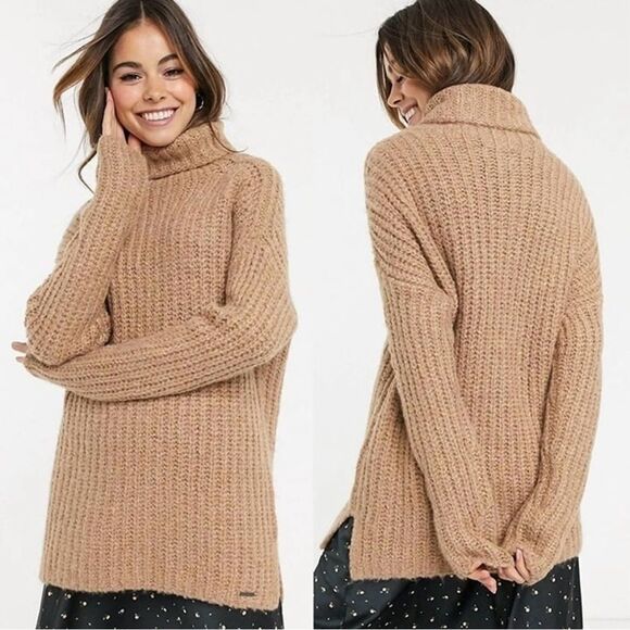 Abercrombie & Fitch Turtleneck Oversized Sweater in Tan - Size M - Picture 1 of 6